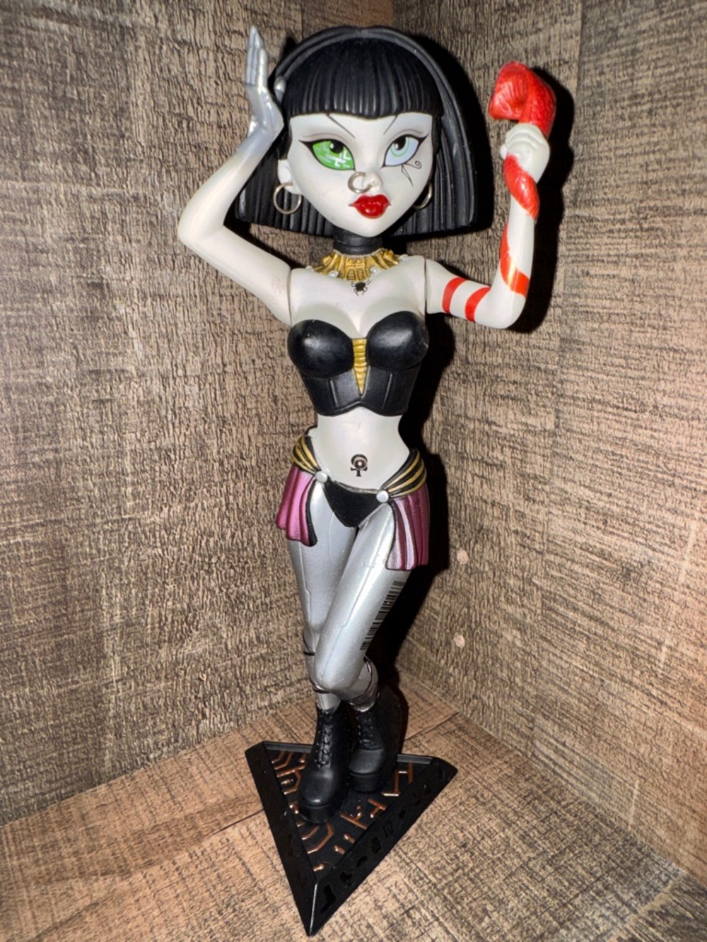CYBERELLA D’NILE 7 inch Bleeding Edge Series 4- hard vinyl Doll